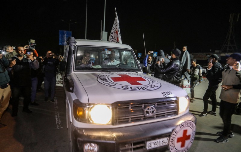 Opt ostatici au fost eliberați, joi, de Hamas, după ce gruparea a revendicat atacul terorist de la Ierusalim, soldat cu trei morți