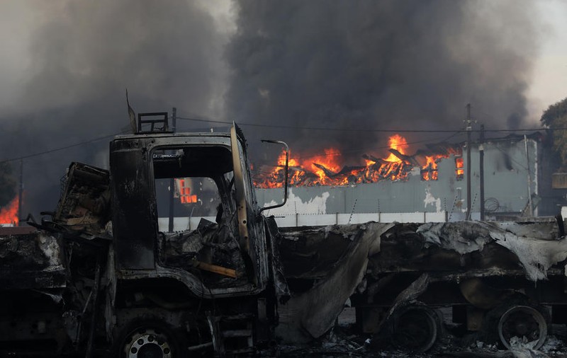 Violențele din Africa de Sud, soldate cu cel puțin 32 de morți. Motivul care a declanșat incendiile și jafurile