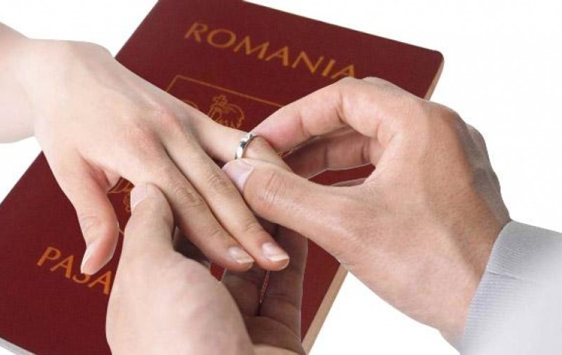 Căsătorie de convenienţă deconspirată de poliţişti. Un turc a vrut doar să obțină drept de ședere în România