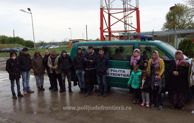 Zeci de migranți au fost prinși la granița de vest a României. Au vrut să pătrundă ilegal în țara noastră