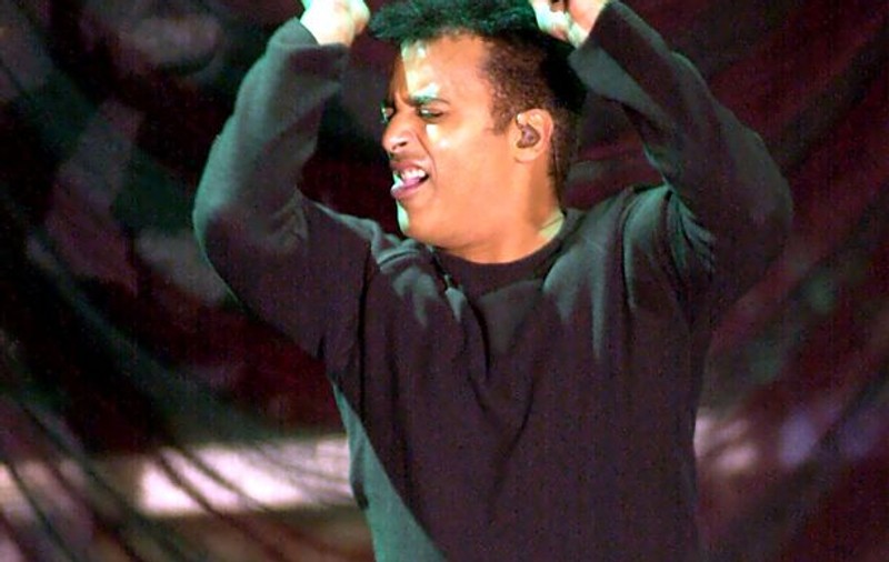 Jon Secada va cânta miercuri seara la Sala Palatului