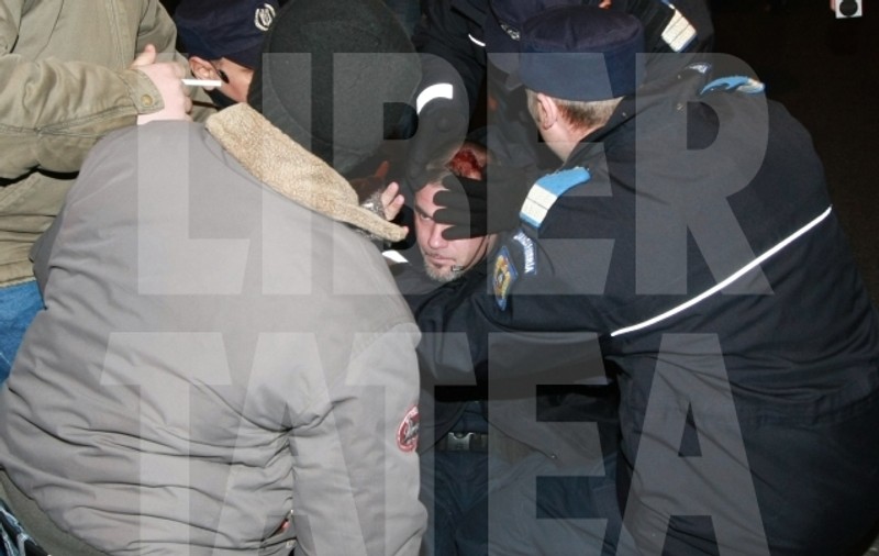 PROTESTE ŞI HAOS | Ministrul de Interne le cere şefilor de arme MAI MULTĂ FERMITATE
