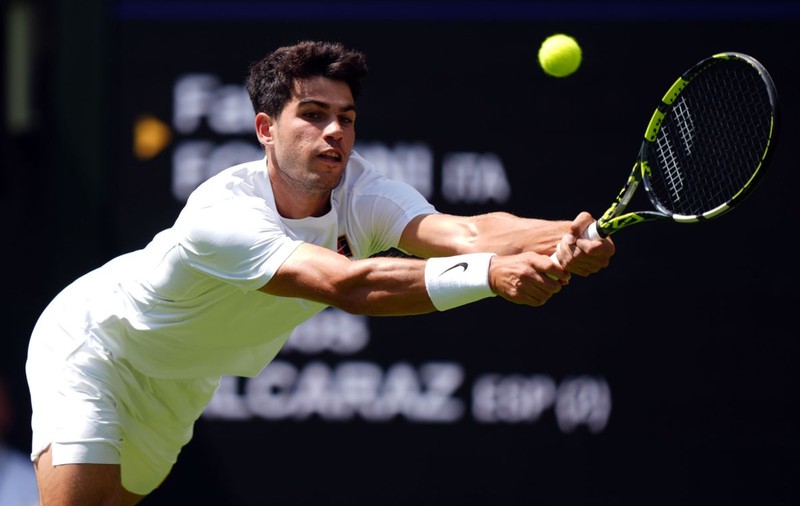 Carlos Alcaraz a întrerupt meciul împotriva lui Fabio Fognini, de la Wimbledon, pentru a-i da apă unui fan căruia i s-a făcut rău din cauza căldurii