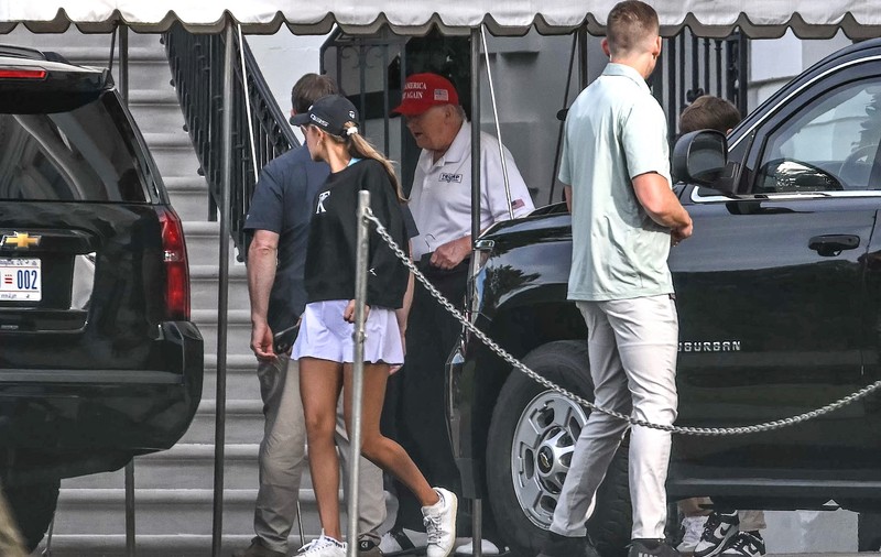 Trump a jucat golf cu nepoata, contrazicând teoriile conspirației despre moartea sa