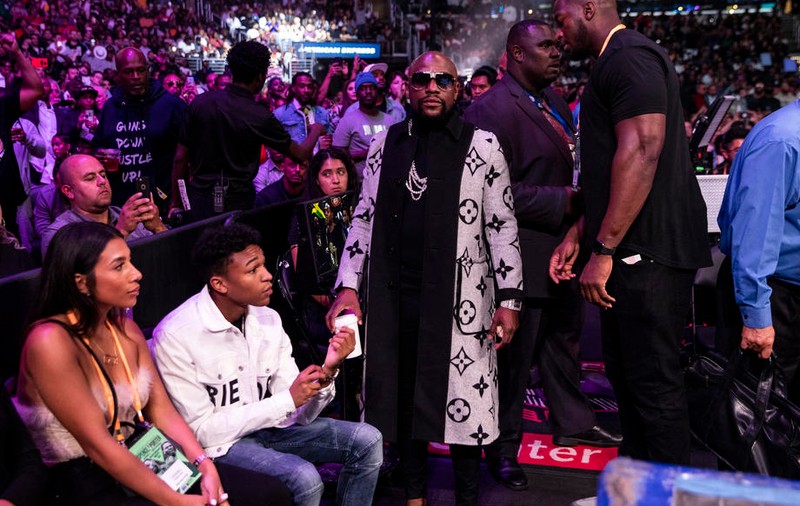 Floyd Mayweather și coronavirusul: ”Cu tot rahatul ăsta cu pandemia eu tot fac bani”