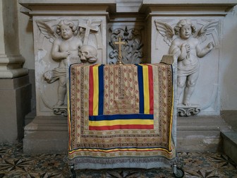 Detaliu din Biserica Ortodoxă „Sfântul Cuvios Irodion de la Lainici” din orașul Lecce. Biserica românească funcționează într-o clădire primită de la Biserica Catolică din Italia – aceasta se numește Chiesa di San Giacomo și este aproape de Torre del Parco, turnul-simbol al orașului. Italia, mai 2022