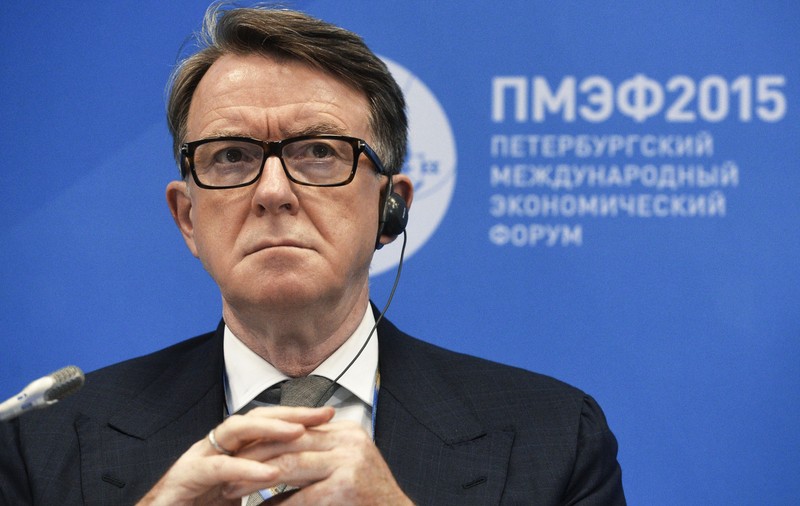 Povestea din spatele e-mailurilor schimbate între Epstein și ambasadorul britanic Mandelson. „Prințul Întunericului” a fost concediat de Starmer