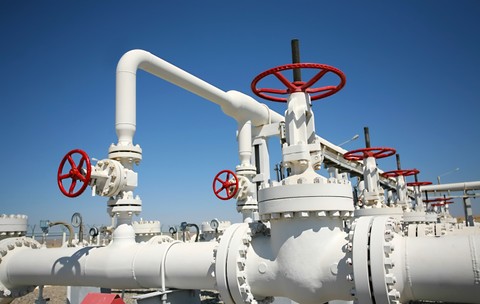 Oil,And,Gas,Processing,Plant,With,Pipe,Line,Valves
