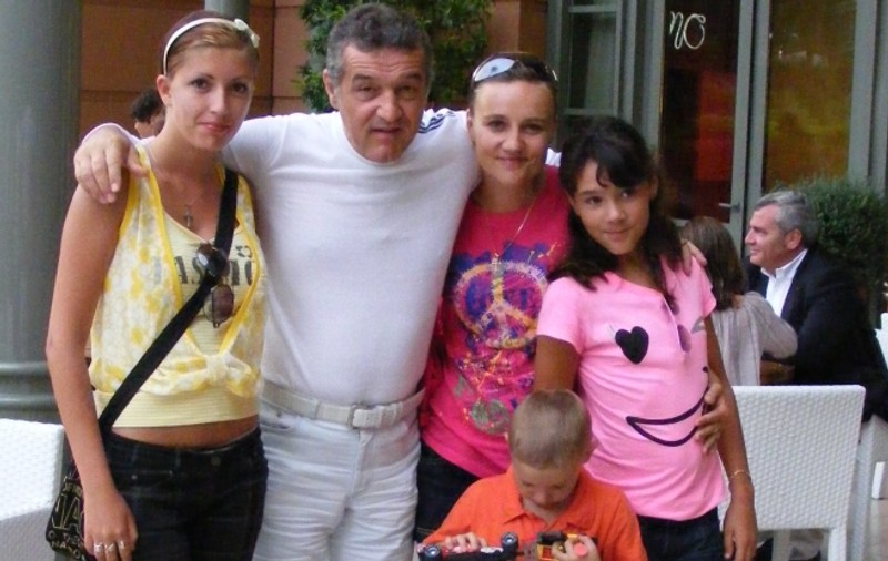 Becali se retrage din viaţa publică: “Am obosit! O să dispar uşor, uşor din faţa camerelor” 