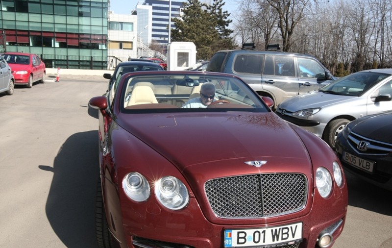 Iri îi face în ciudă Monicăi: s-a dus s-o ia pe Irinuca de la mama ei cu decapotabila după care tânjeşte fosta nevastă