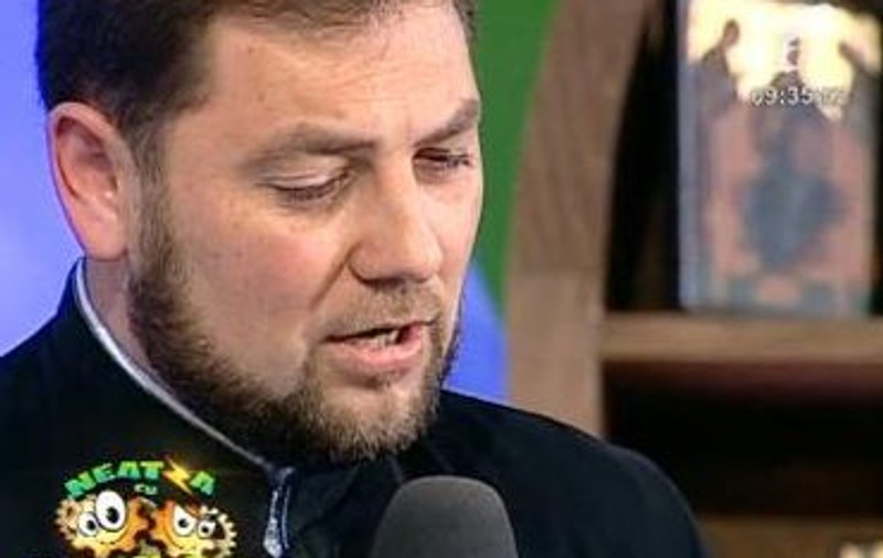 Ce frumos a cântat! Un preot a fredonat la Neaţa "Iisuse al meu, prieten bun" | VIDEO