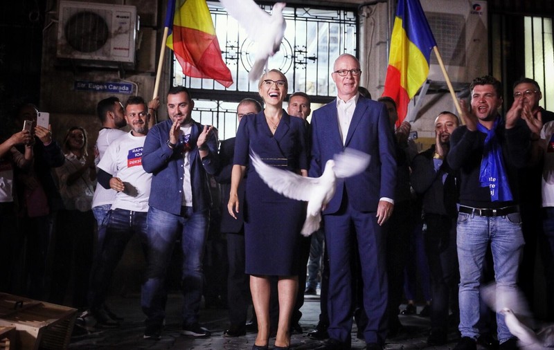 Ramona Bruynseels și-a lansat porumbeii albi de campanie la BEC