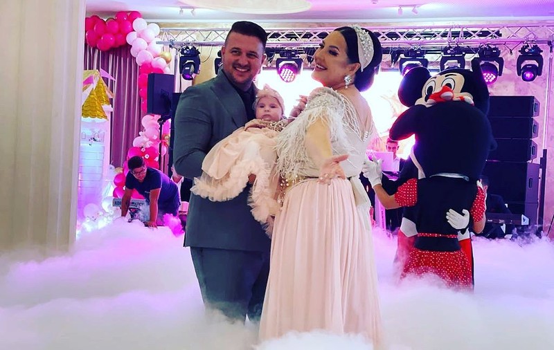 Angela Rusu și-a botezat fetița. Mihaela și Silviu Prigoană au fost nași: „Nu ne-am uitat la bani”