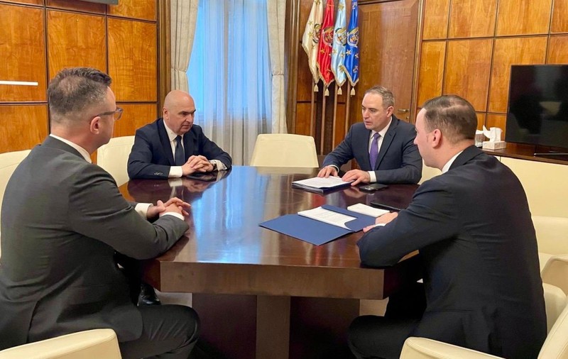 Concluzia lui Ilie Bolojan, care s-a văzut cu Alexandru Nazare și Bogdan Ivan după ce motorina a depășit 10 lei pe litru