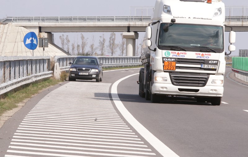 Un șofer de tir român și-a dat întâlnire pe un site cu o fată, în Spania. Ce a urmat întrece orice închipuire
