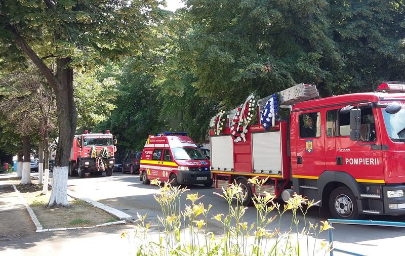 Ceremonie impresionantă pentru pompierul care a salvat trei vieți după ce a murit | GALERIE FOTO