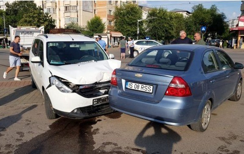 Șofer diabetic, accident după o criză la volan, în Iași. A leșinat și a lovit trei mașini |VIDEO