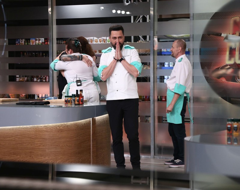 Finala Chefi la cuțite 2024, sezonul 13 și-a desemnat câștigătorul. Mihai Dragomir a primit trofeul show-ului culinar