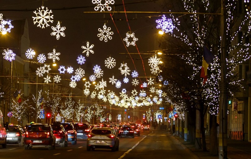 Luminiţele de Crăciun din București vor fi „foarte puţine”, spune Nicușor Dan