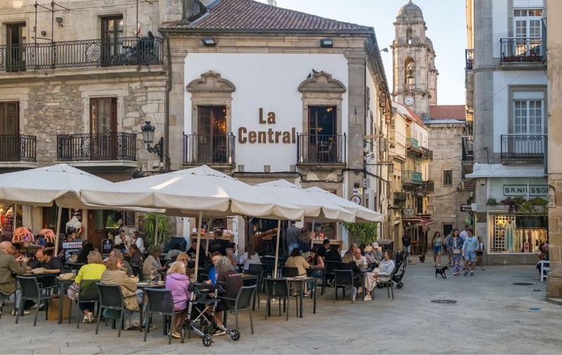 Barurile și restaurantele din Spania vor percepe de miercuri un supliment de 10 cenți. Ce prevede noua regulă