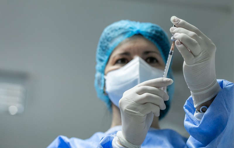 Câți dintre românii vaccinați cu schema completă s-au infectat cu COVID. Precizările lui Valeriu Gheorghiță