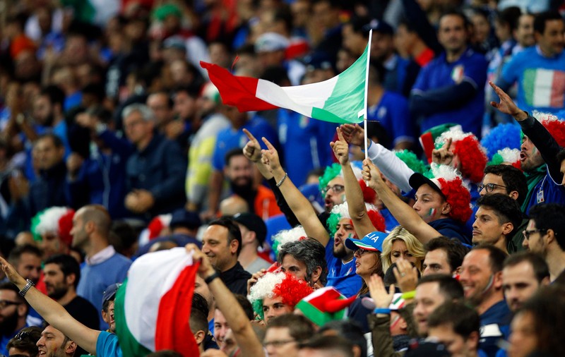 Euro 2016. Trei suporteri italieni au fost arestați pentru jigniri la adresa polițiștilor