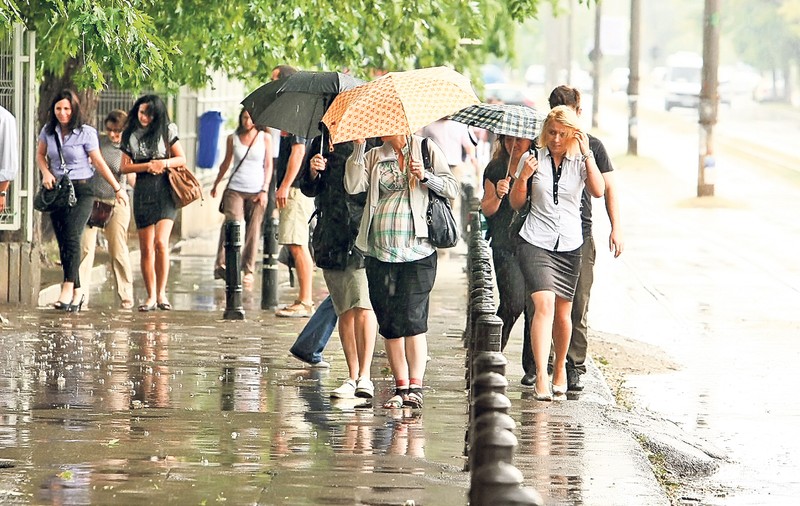 Prognoza meteo, 24 septembrie 2020. O zi cu averse, descărcări electrice și intensificări ale vântului. Zonele vizate