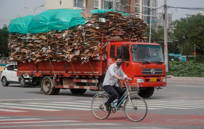 China raționalizează motorina. Șoferii de camioane așteaptă zile întregi pentru a putea alimenta cu combustibil