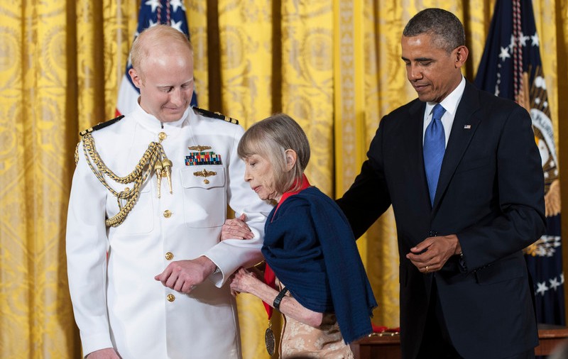Joan Didion, jurnalista care a explorat cultura și haosul, a murit la 87 de ani
