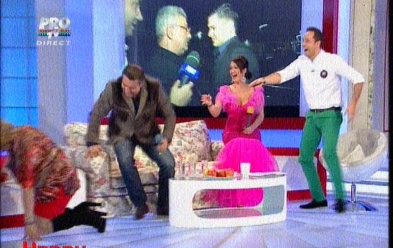 Viorica din Clejani A CĂZUT în direct! VEZI MOTIVUL pentru care Ioniță a ÎMPINS-O!