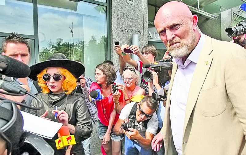 Bodyguardul care a lucrat pentru Rihanna, Beyonce şi Gaga a murit la spital după o confruntare cu poliţiştii. VEZI DETALIILE INCIDENTULUI