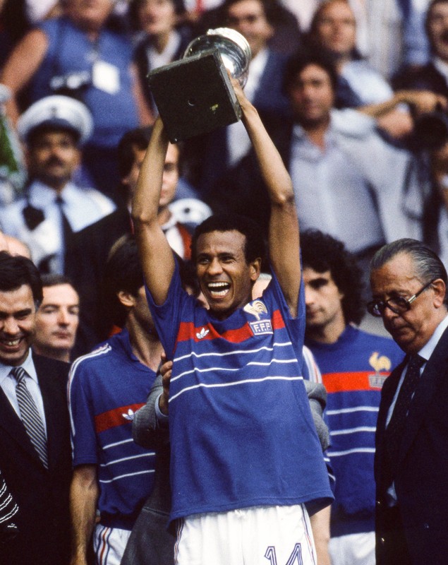 Acasă la Jean Tigana, fostul mare internațional francez care s-a retras din fotbal ca să facă vin în podgoria sa din Cassis. Ce a spus despre meciurile epice ale Craiovei cu Bordeaux