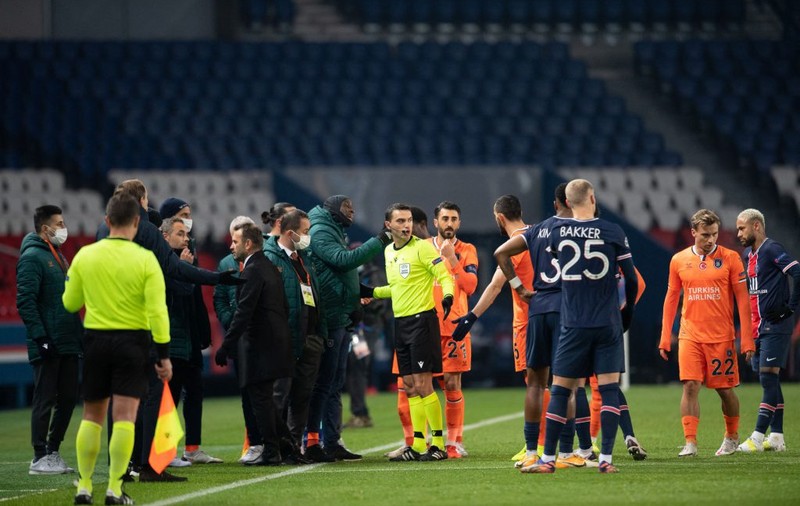 Am ajuns în toată presa străină cu arbitrul rasist, iar fotbalul românesc o merită. Iată de ce