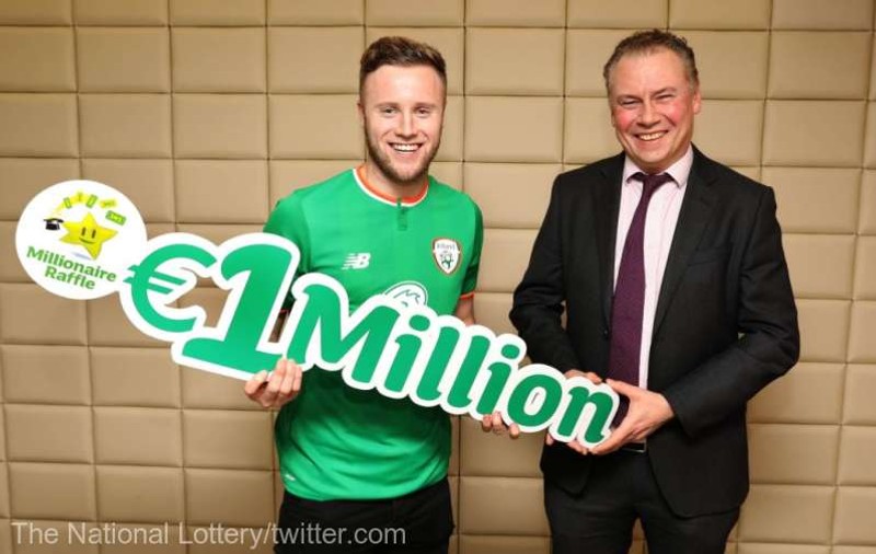 Un fotbalist irlandez a câştigat un milion de euro la loterie, cu un bilet oferit de sponsor