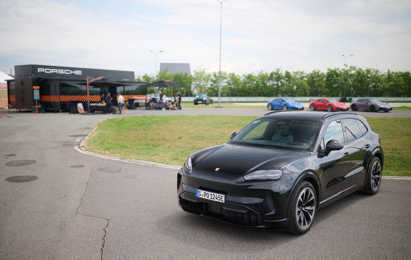 Noul Porsche Cayenne electric a ajuns în România. Primele impresii după testul SUV-ului „Turbo” de 1.156 CP