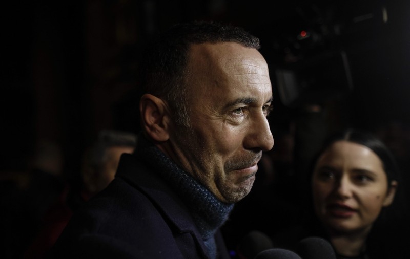 DNA a extins urmărirea penală pentru Iulian Dumitrescu în dosarul în care a fost acuzat că a luat mită 16 milioane de lei. E acuzat și de dare de mită