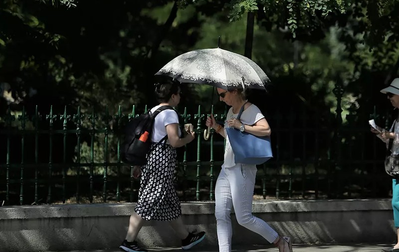 Cod portocaliu de caniculă în vestul țării. După valul de căldură, vin ploile. Harta zonelor vizate de fenomene extreme