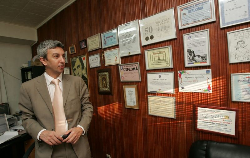 Tolea a vrut să-l bage în tomberon pe Dan Diaconescu