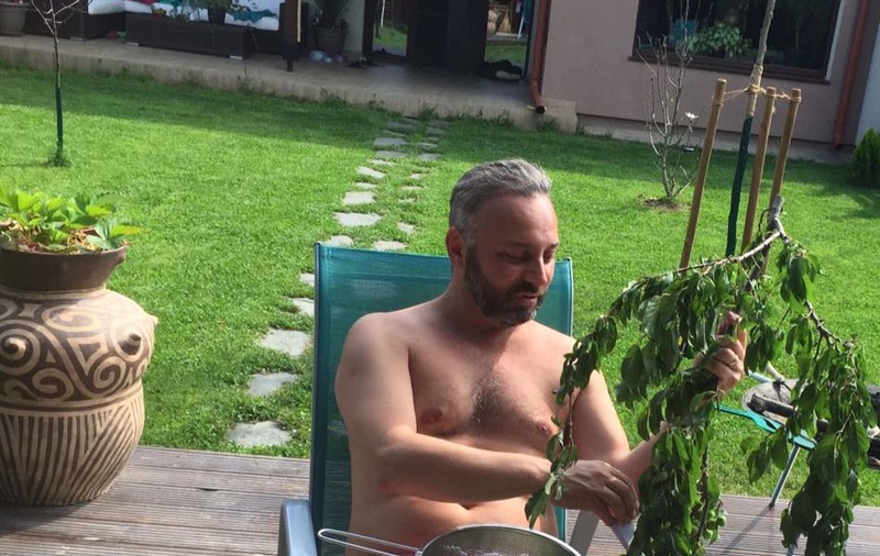 Ovi Jacobsen și Pepe, în așteptarea avionului întârziat. Ce au făcut timp de două ore