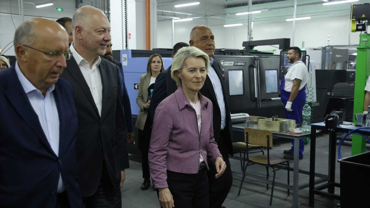 Ursula von der Leyen, în vizită la cea mai mare fabrică militară din Bulgaria Foto: Profimedia