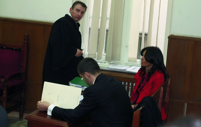 Ayan rămâne cu Mihaela
