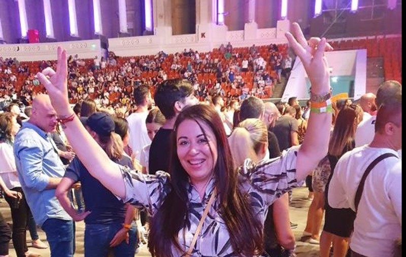 Cum s-a coafat și s-a machiat Oana Roman pentru nunta Adelinei Pestrițu. Ce ținută a ales vedeta!