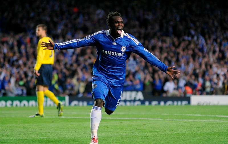 Michael Essien se face de râs prin Indonezia! A alergat un adversar pe teren! VIDEO