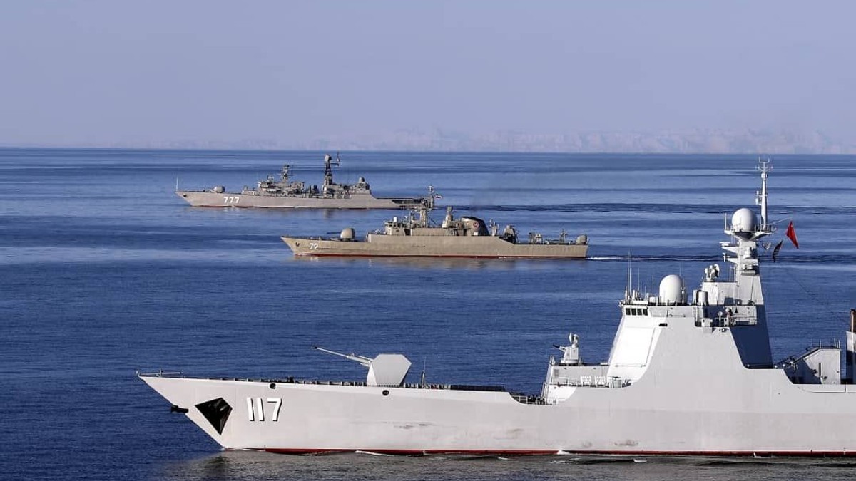 Distrugătorul chinez Xining (117), la un exercițiu militar cu nave rusești și iraniene în Oceanul Indian și Golful Omanului FOTO: Profimedia – AFP PHOTO / HO / Iranian Army office