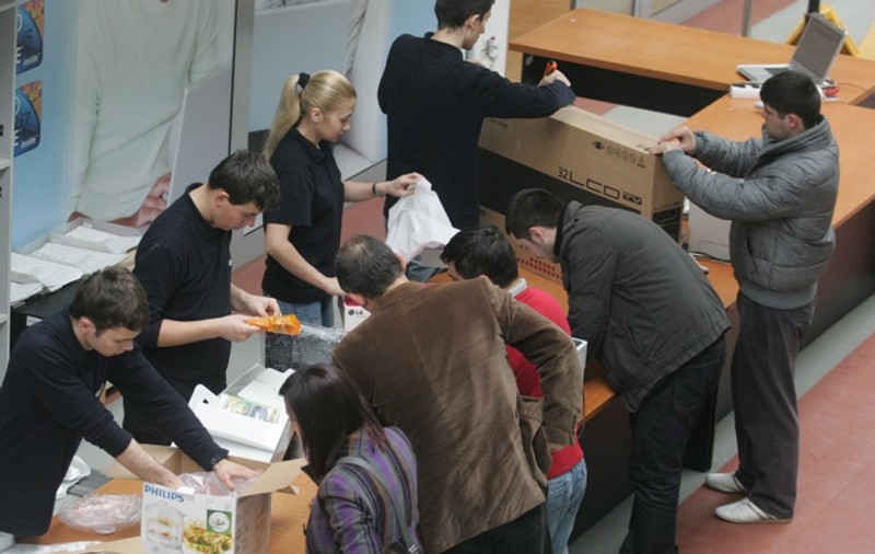 Sondaj: 70% dintre românii care au cumpărat produse de Black Friday sunt nemulţimiţi de reducere