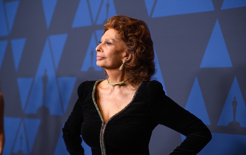 Sophia Loren, dusă de urgenţă la spital cu mai multe fracturi după ce a căzut în casă