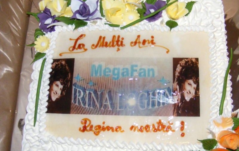 Irina Loghin a primit două torturi aniversare