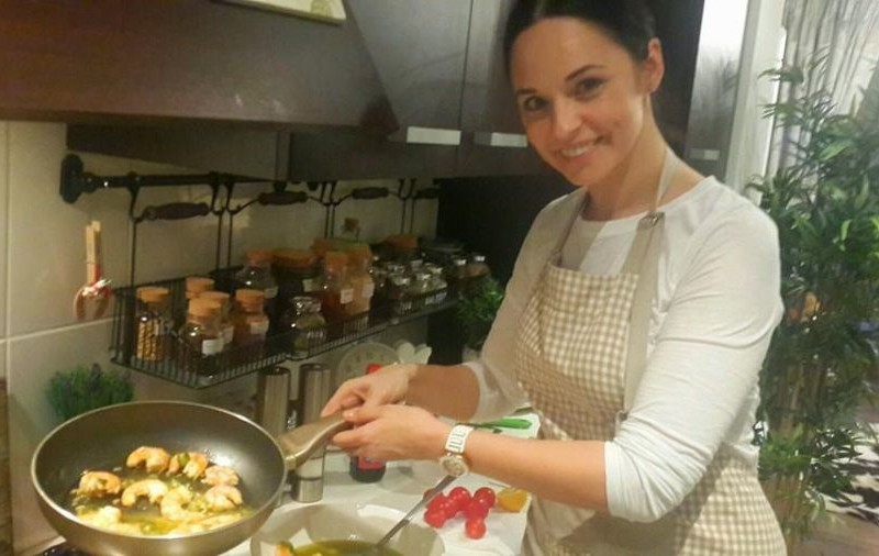 ANDREEA MARIN, la CRATIŢĂ! "Obţineţi TOT CE VREŢI din partea SOŢULUI dacă-i GĂTIŢI ASTA!" | FOTO
