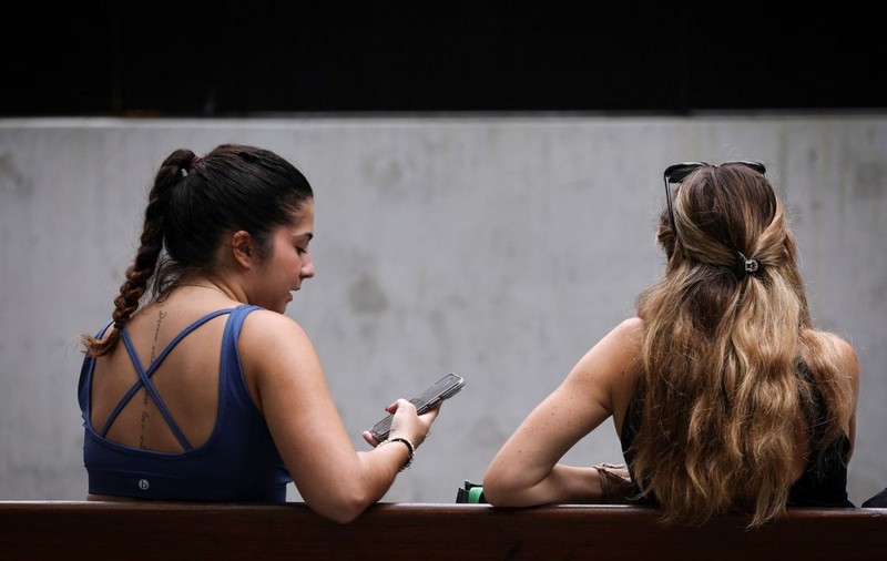 Australia interzice rețelele sociale adolescenților care nu au împlinit 16 ani