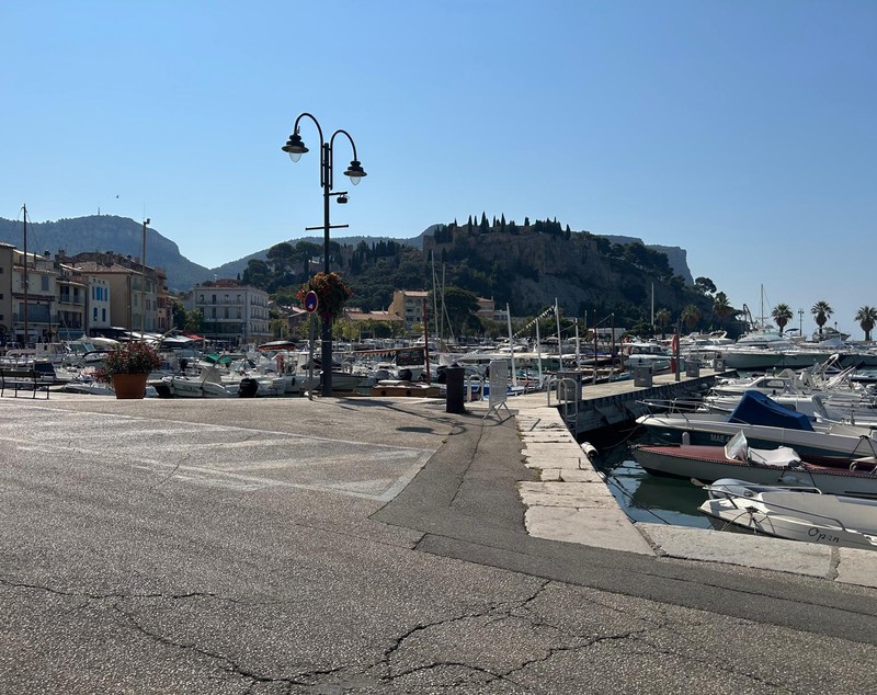 Libertatea a vorbit cu legendarul Michel Platini, care s-a retras la Cassis, pe malul Mediteranei. Cât costă să mănânci la restaurantul marelui „Platoche”
